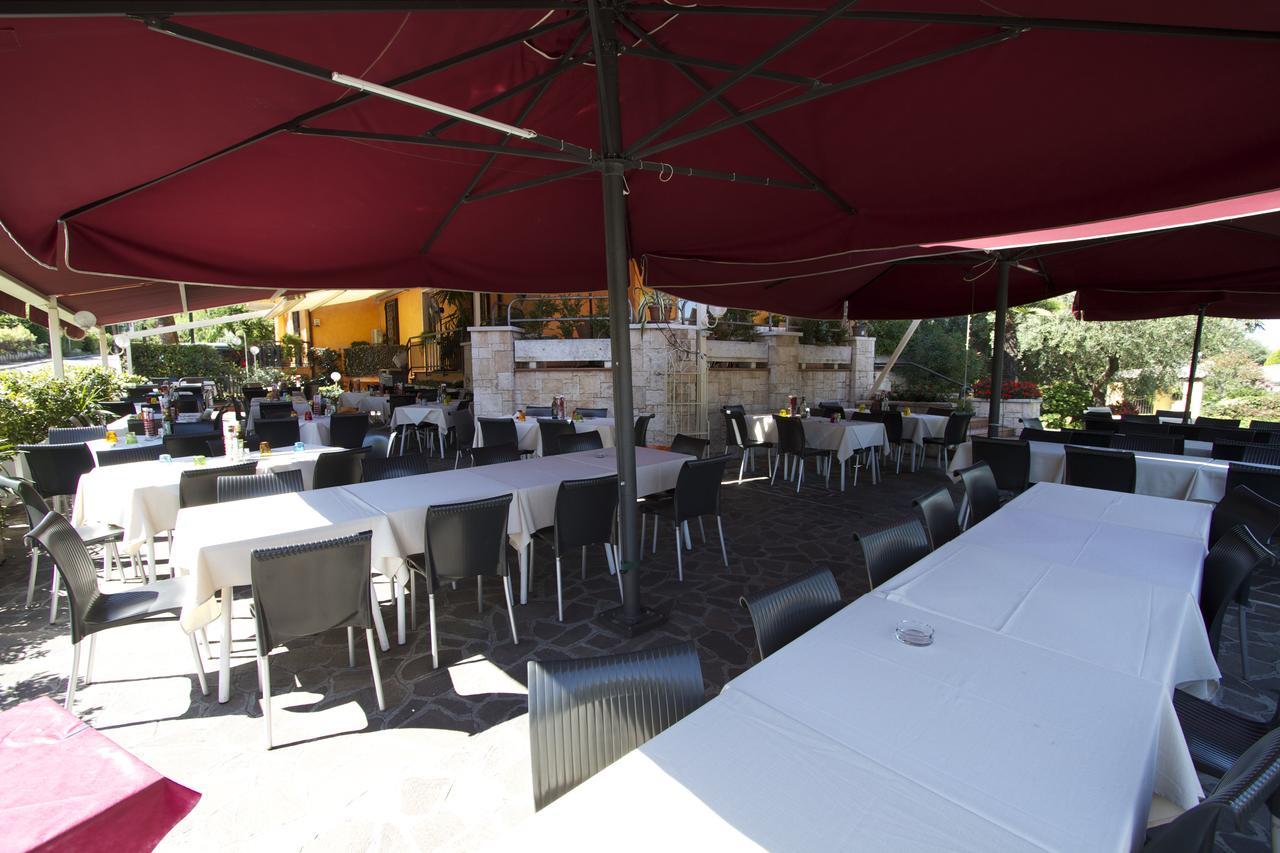 Albergo Tavernetta 卡斯特努沃德加尔达 外观 照片